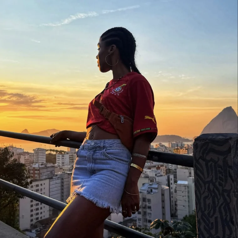Fernanda Mares at sunset with Sugarloaf Mountain behind